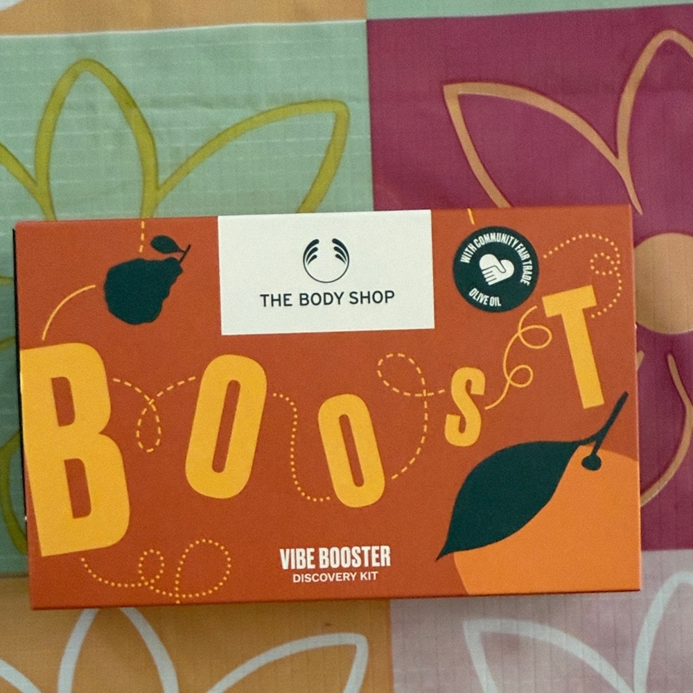 The Body Shop Vibe Booster Kit in Orange and Yellow